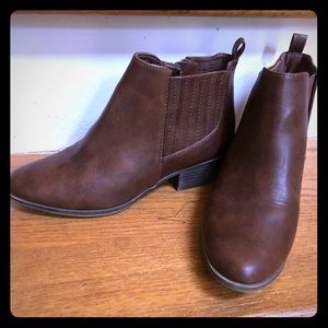 NWOT Madden Girl size 6 1/2 ankle boots